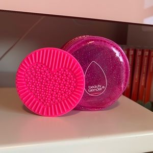 BESTIES Limited-edition carry case and scrub mat